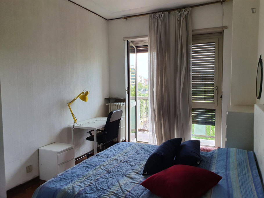 Airy Single Bedroom in a 4-Bedroom Apartment - Turin - chambre - ImmoJeune