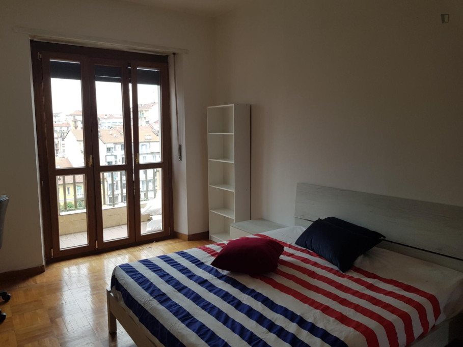 Singe Bedroom with Balcony in Turin - Turin - chambre - ImmoJeune