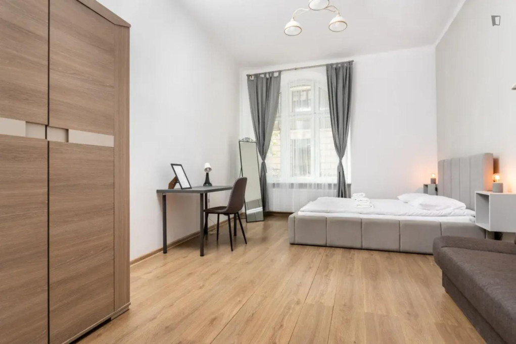 Welcoming double bedroom in Wesoła - Krakow - chambre - ImmoJeune