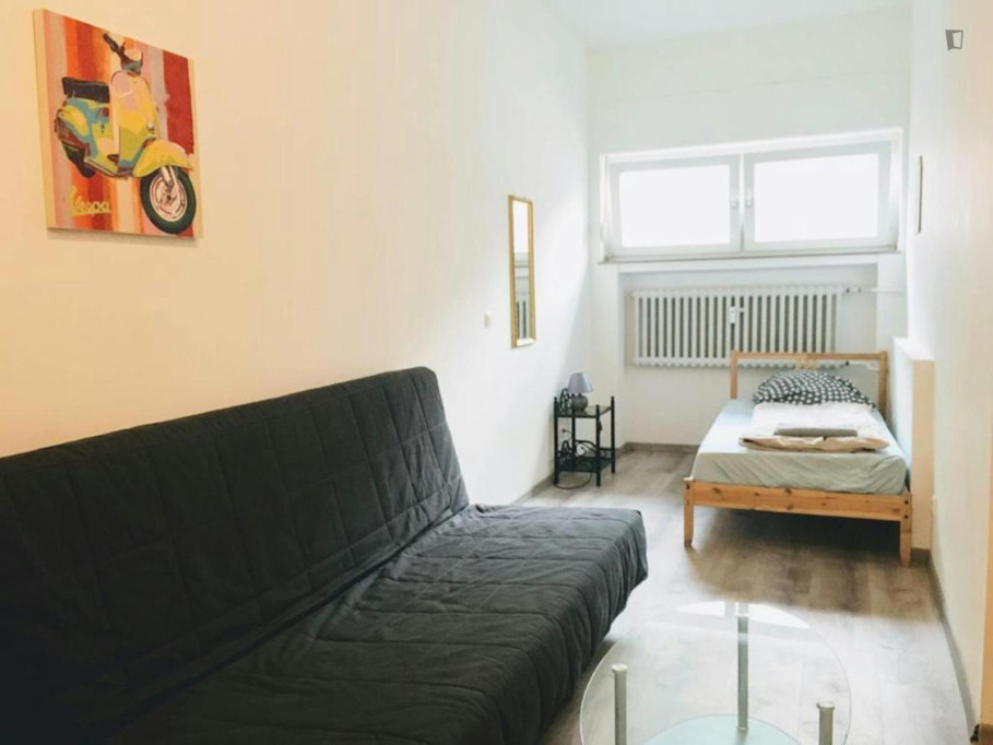 Alluring single bedroom near Dortmund Stadthaus station - Dortmund - chambre - ImmoJeune