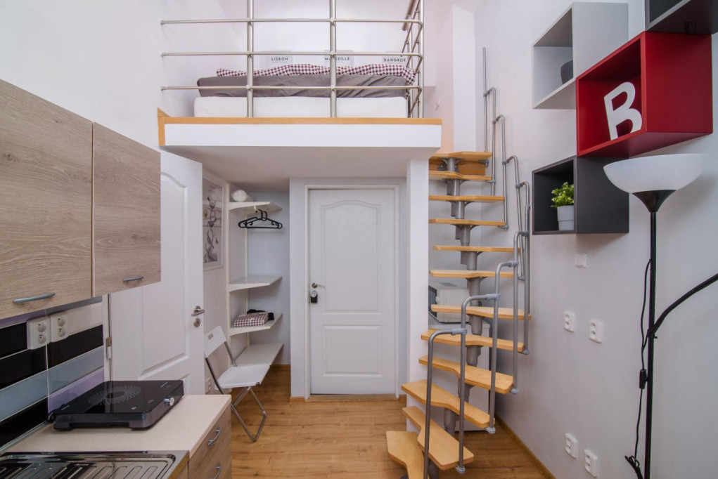 Loft studio apartment near the Vršovice train station - Prague - chambre - ImmoJeune