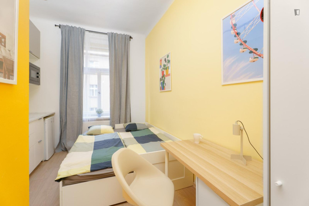 Colourful studio near the Vršovice train station - Prague - chambre - ImmoJeune
