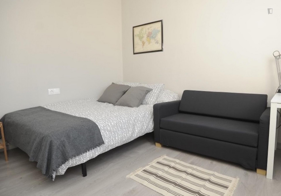 Double bedroom in a large 6-bedroom flat, in L'Eixample - Valence - chambre - ImmoJeune