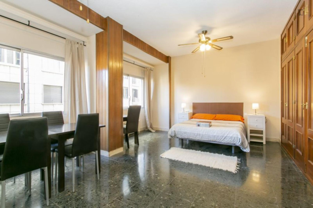 Ample double bedroom in Sant Francesc - Valence - chambre - ImmoJeune