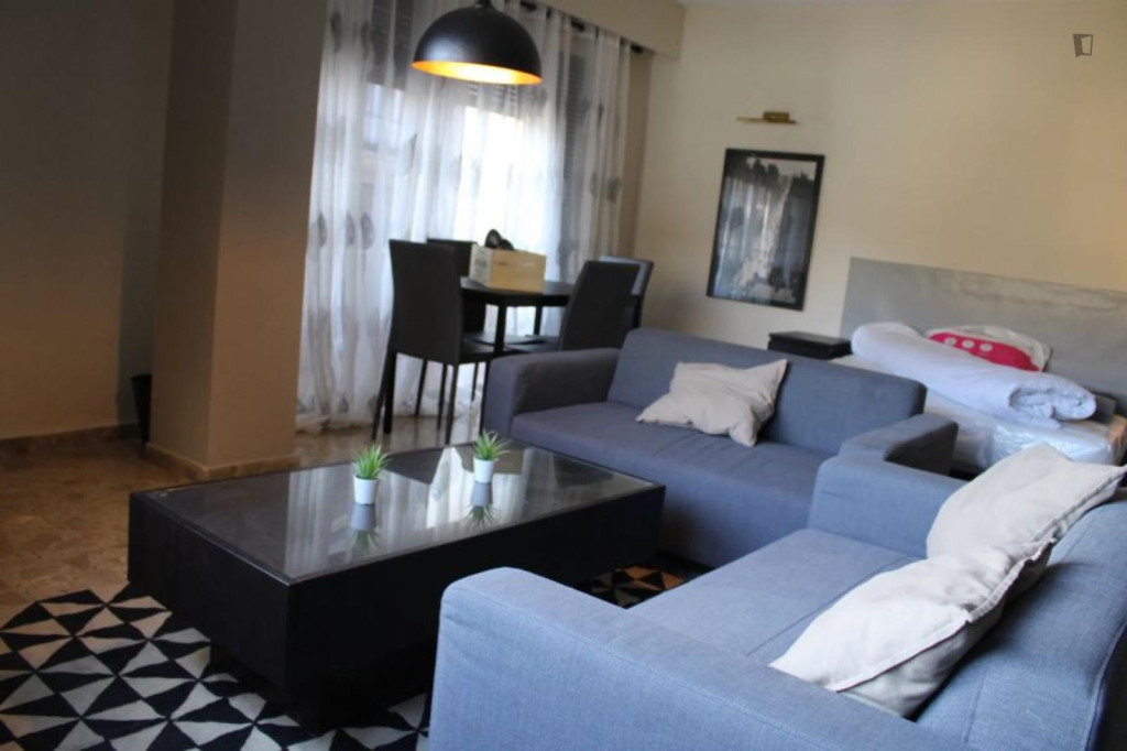 Grand double bedroom near the Estació del Nord train station - Valence - chambre - ImmoJeune