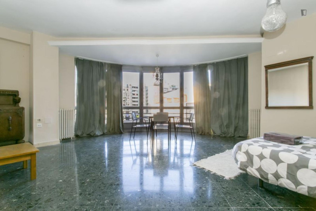 Large double bedroom in Sant Francesc - Valence - chambre - ImmoJeune