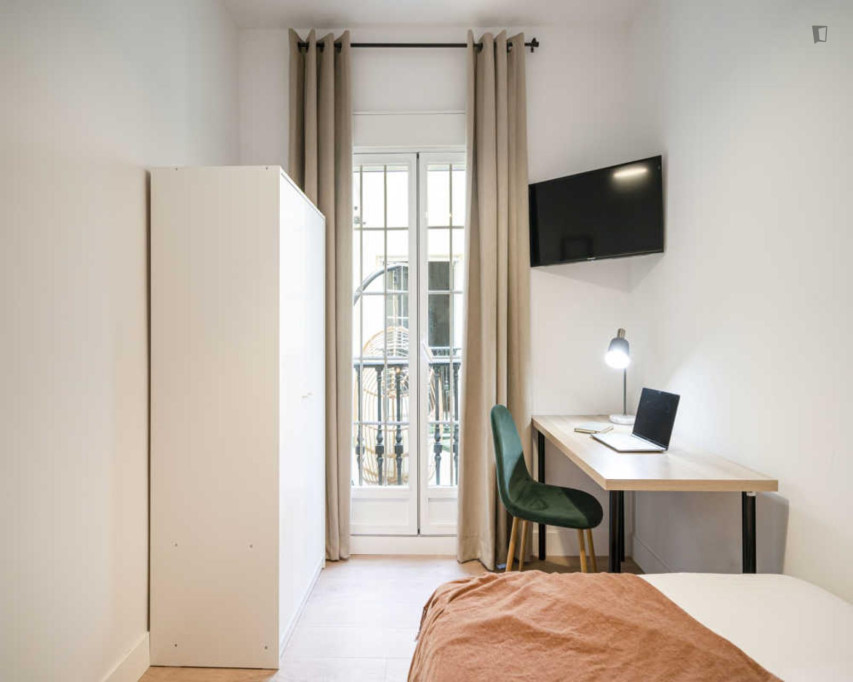 Modern Double Bedroom in Sol - Madrid - chambre - ImmoJeune