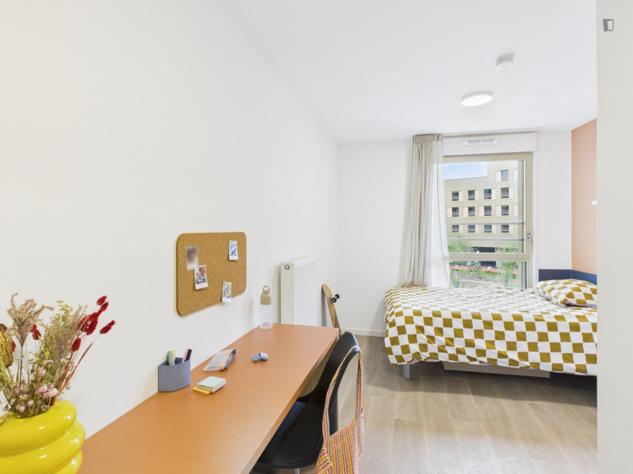 Excellent double bedroom in Montcada - Valence - chambre - ImmoJeune