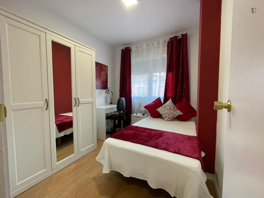 Cool little single bedroom in Alcalá de Henares - Madrid - chambre - ImmoJeune