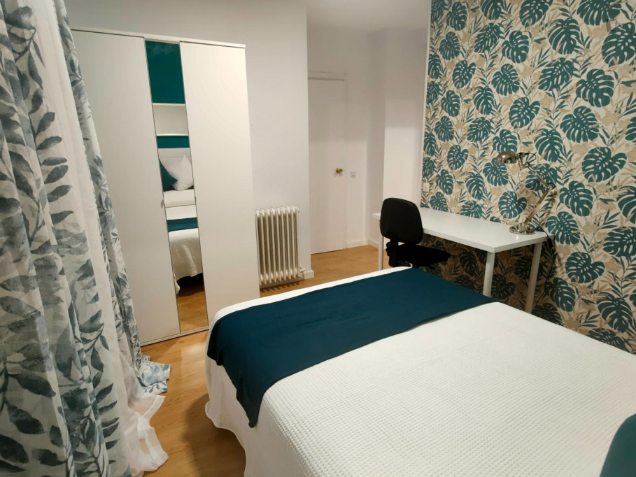 Very nice ensuite double bedroom in Alcalá de Henares - Madrid - chambre - ImmoJeune