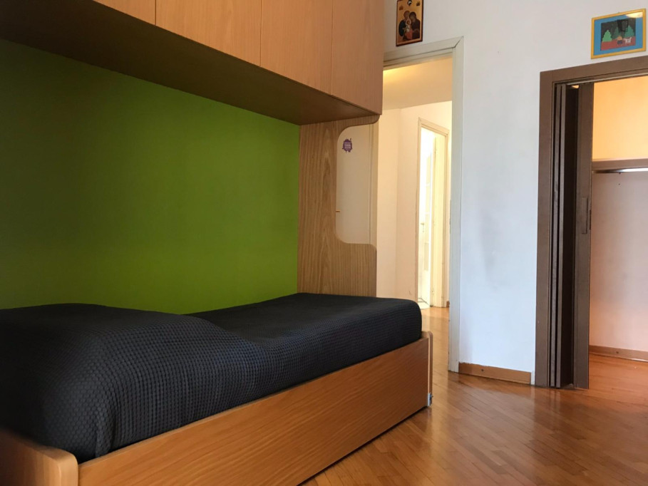 Bed in a comfy twin bedroom, in Bovisa - Milan - chambre - ImmoJeune