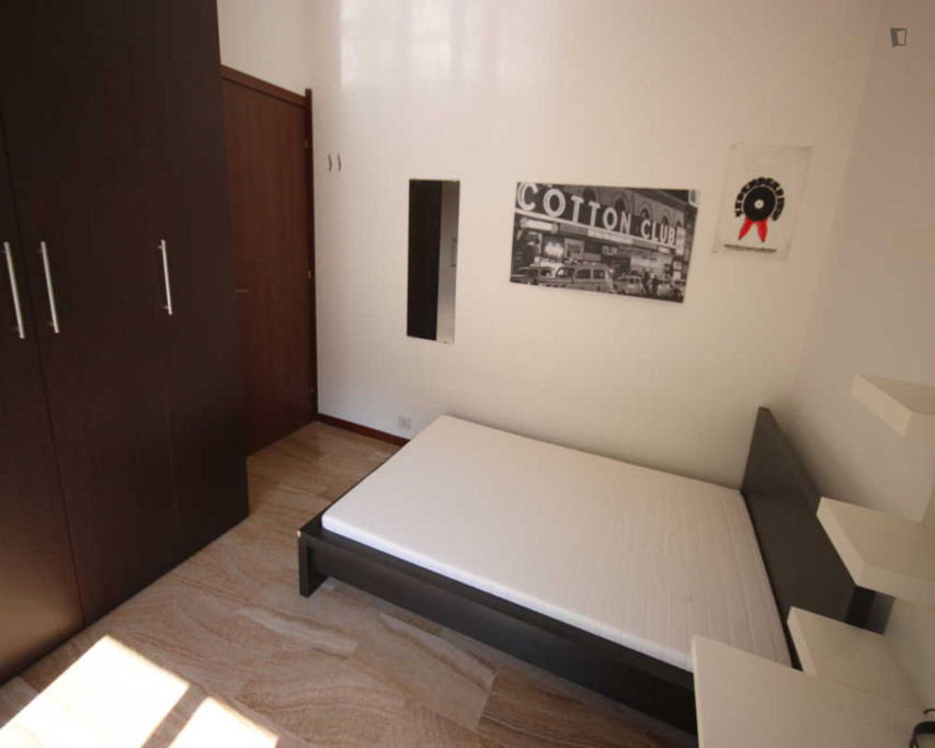 Welcoming double bedroom near Giardino Cassina de Pomm - Milan - chambre - ImmoJeune