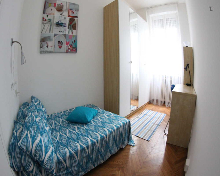 Pleasant double bedroom near the Repubblica metro - Milan - chambre - ImmoJeune