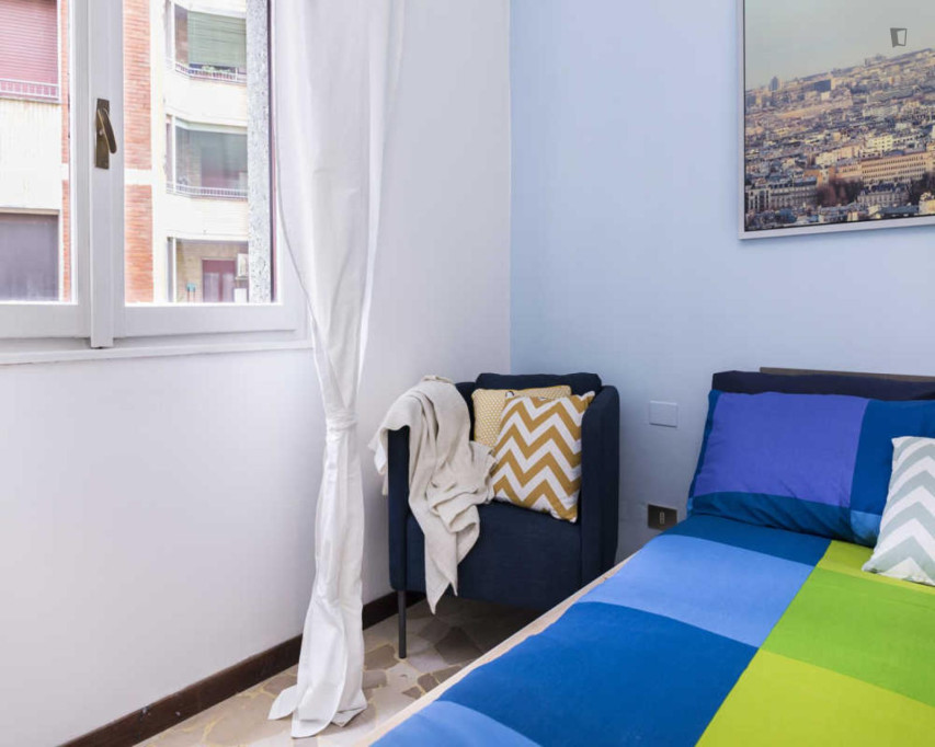 Very pleasant double bedroom near Bande Nere metro station - Milan - chambre - ImmoJeune