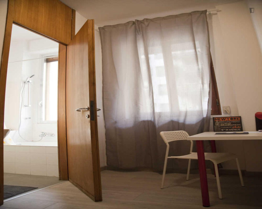 Nice ensuite double bedroom near Parco Giovanni Paolo II - Milan - chambre - ImmoJeune