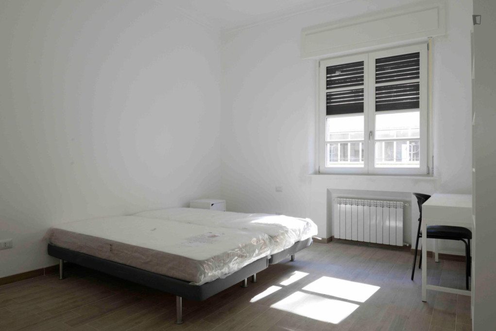 Bright double bedroom near Corvetto metro station - Milan - chambre - ImmoJeune