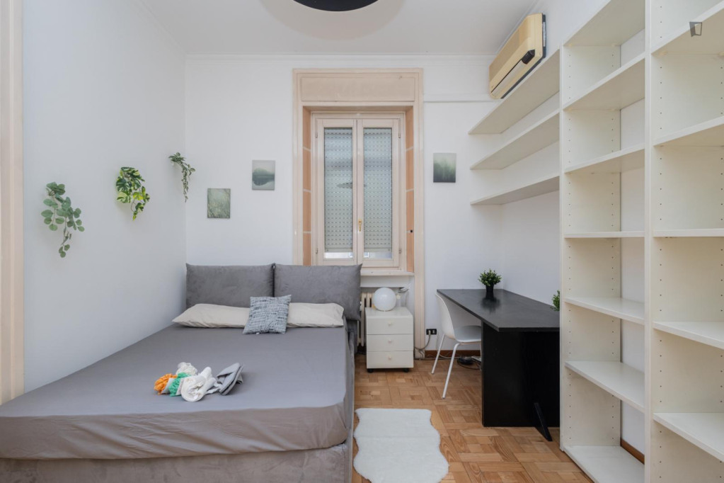 Cozy double bedroom in the Loreto area - Milan - chambre - ImmoJeune