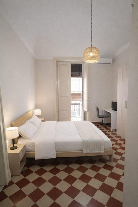 Beautiful double bedroom with balcony in comfortable location - Catania - chambre - ImmoJeune