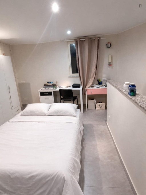 Wonderful double bedroom in comfortable location - Catania - chambre - ImmoJeune