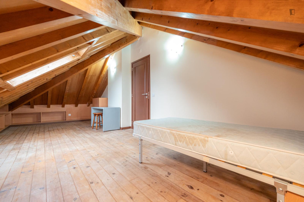 Passionate Single Bedroom close to Institute of Accounting and Administration - Coimbra - chambre - ImmoJeune