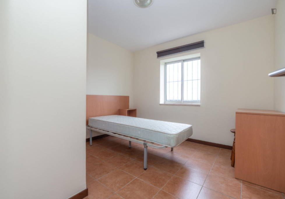 Nice Single Bedroom close to IPC University - Coimbra - chambre - ImmoJeune