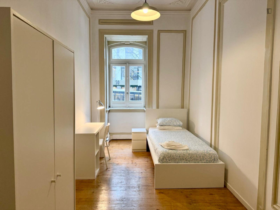 Sunny bedroom near Rato metro station - Lisbonne - chambre - ImmoJeune