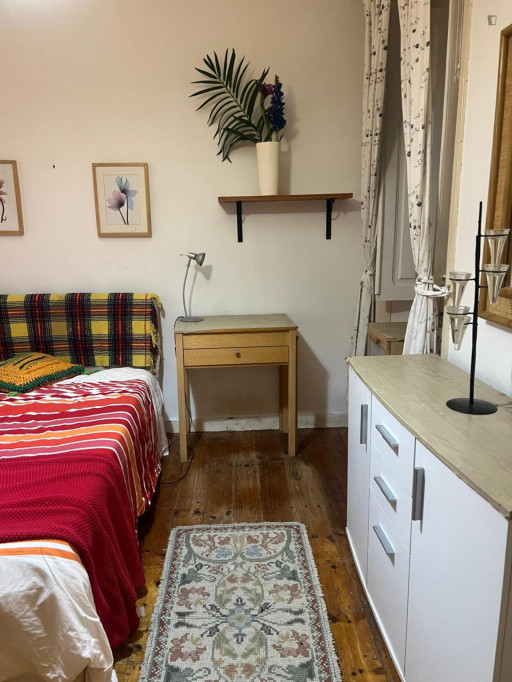 Pleasant bedroom next to Marquês de Pombal metro station - Lisbonne - chambre - ImmoJeune