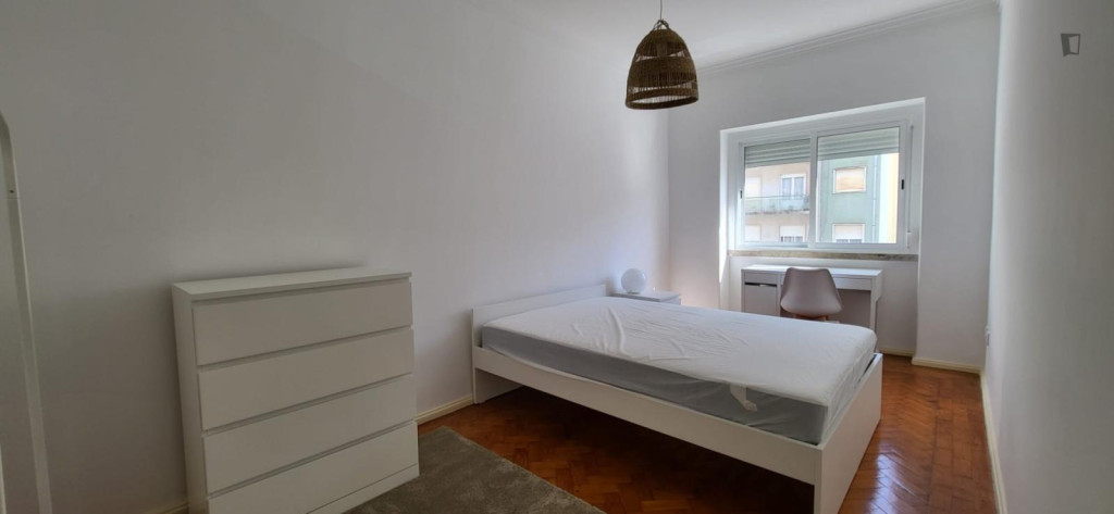 Pleasant bedroom next to Queluz-Belas train - Lisbonne - chambre - ImmoJeune