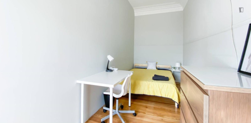 Lovely bedroom next to São Sebastião metro station - Lisbonne - chambre - ImmoJeune