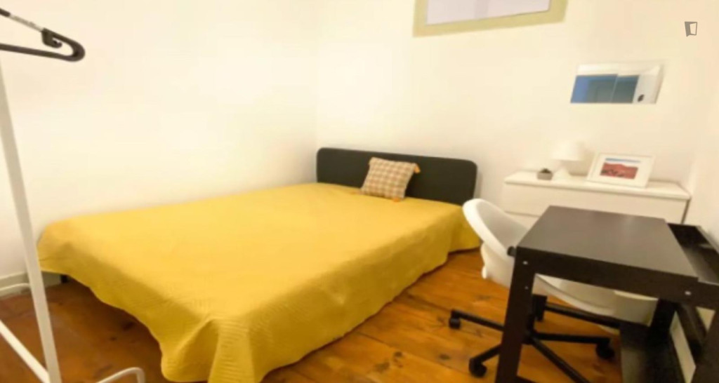 Cool bedroom not too far from Alameda metro station - Lisbonne - chambre - ImmoJeune