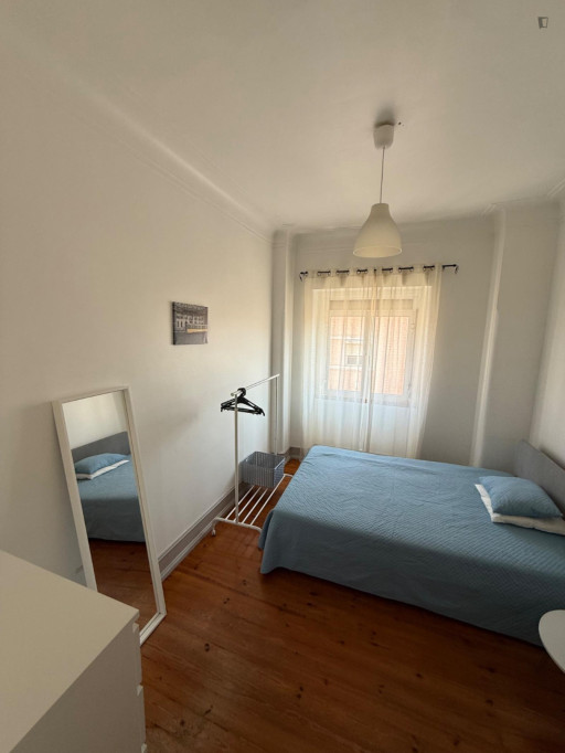 Beautiful bedroom near Areeiro metro station - Lisbonne - chambre - ImmoJeune