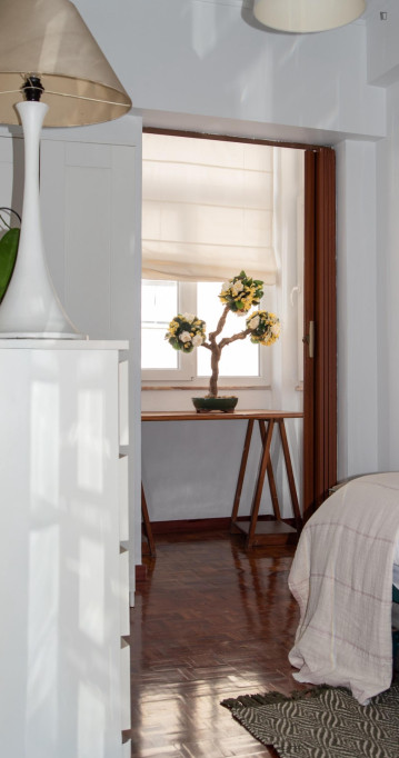 Pleasant and comfortable bedroom in Restelo - Lisbonne - chambre - ImmoJeune