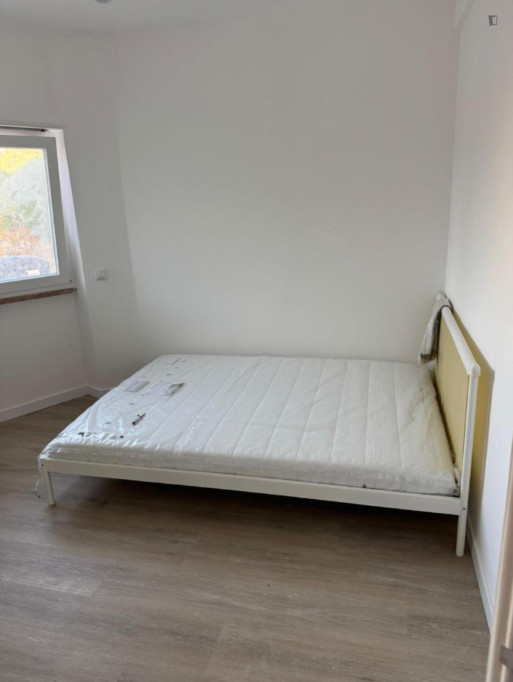Shinning Double Bedroom close to Nova School of Business and Economics - Lisbonne - chambre - ImmoJeune