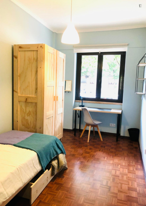 Charming bedroom near Sete Rios bus station - Lisbonne - chambre - ImmoJeune