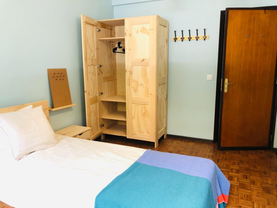 Bright single bedroom not too far from Sete Rios - Lisbonne - chambre - ImmoJeune