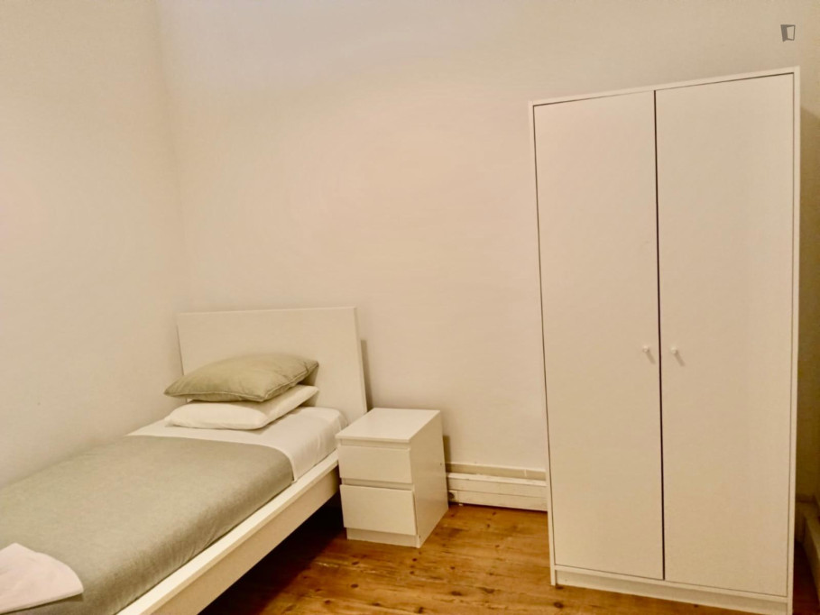 Lovely bedroom next to Avenida metro station - Lisbonne - chambre - ImmoJeune