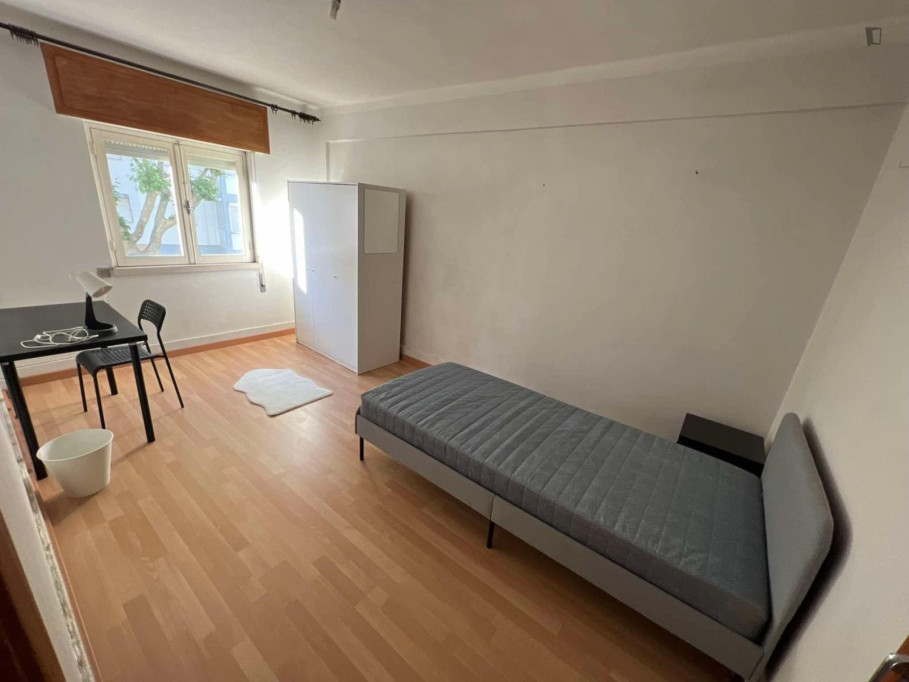 Well-presented bedroom - Portalegre - chambre - ImmoJeune