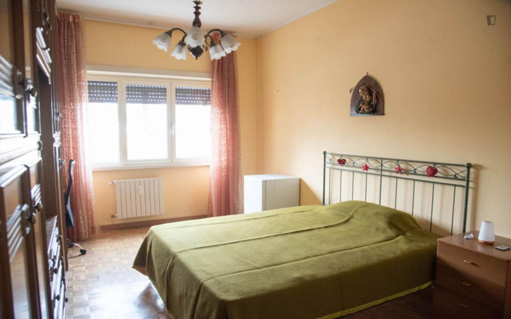 Comfy double bedroom near the Trastevere train station - Rome - chambre - ImmoJeune