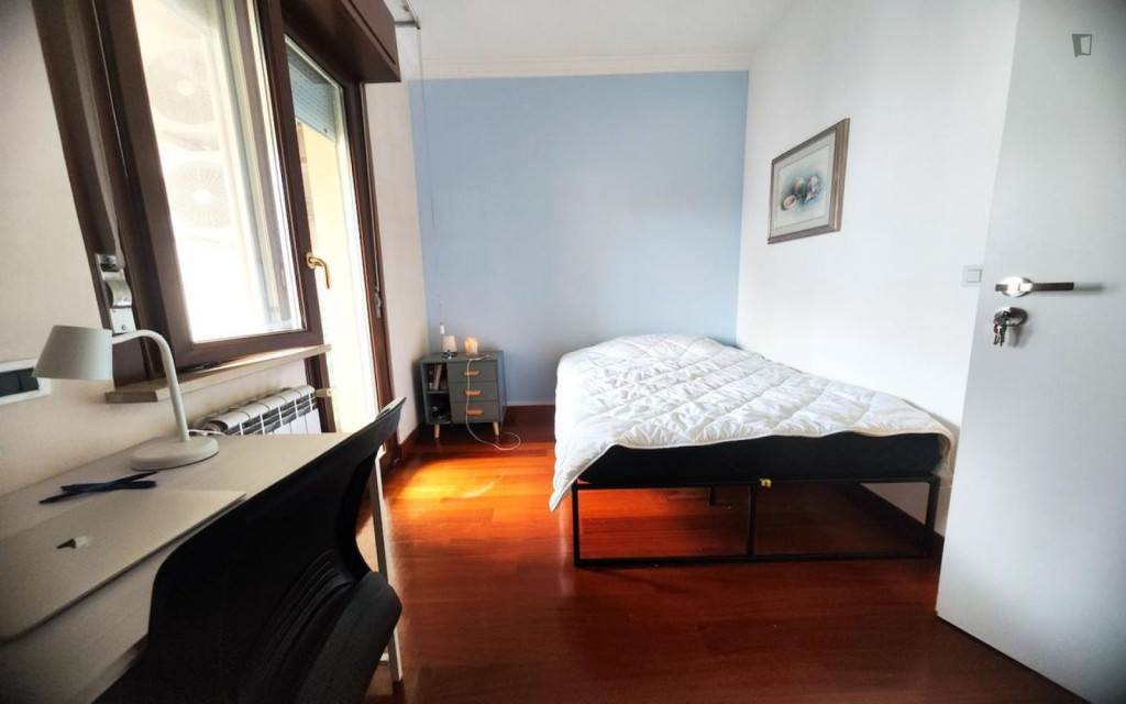 Spacious Double Bedroom In A 2-Bedroom Flat In Laurentina Area - Rome - chambre - ImmoJeune