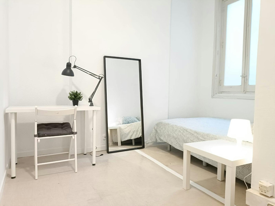 Calle de las Fuentes, Madrid - Madrid - chambre - ImmoJeune