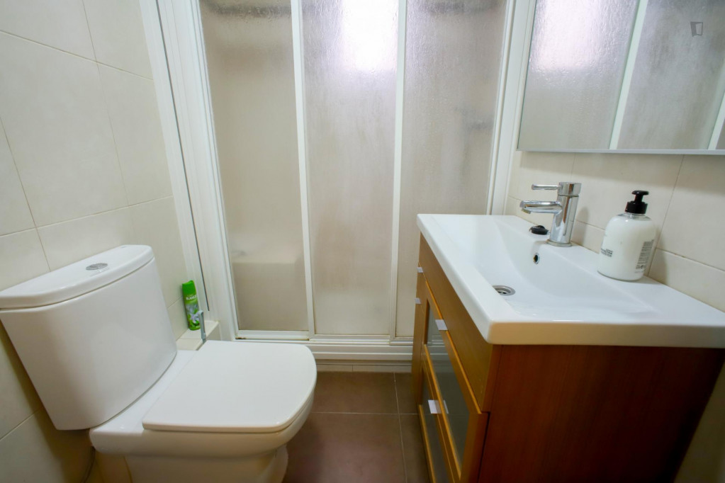 Nice double bedroom in a 4-bedroom apartment near València-Cabanyal train station