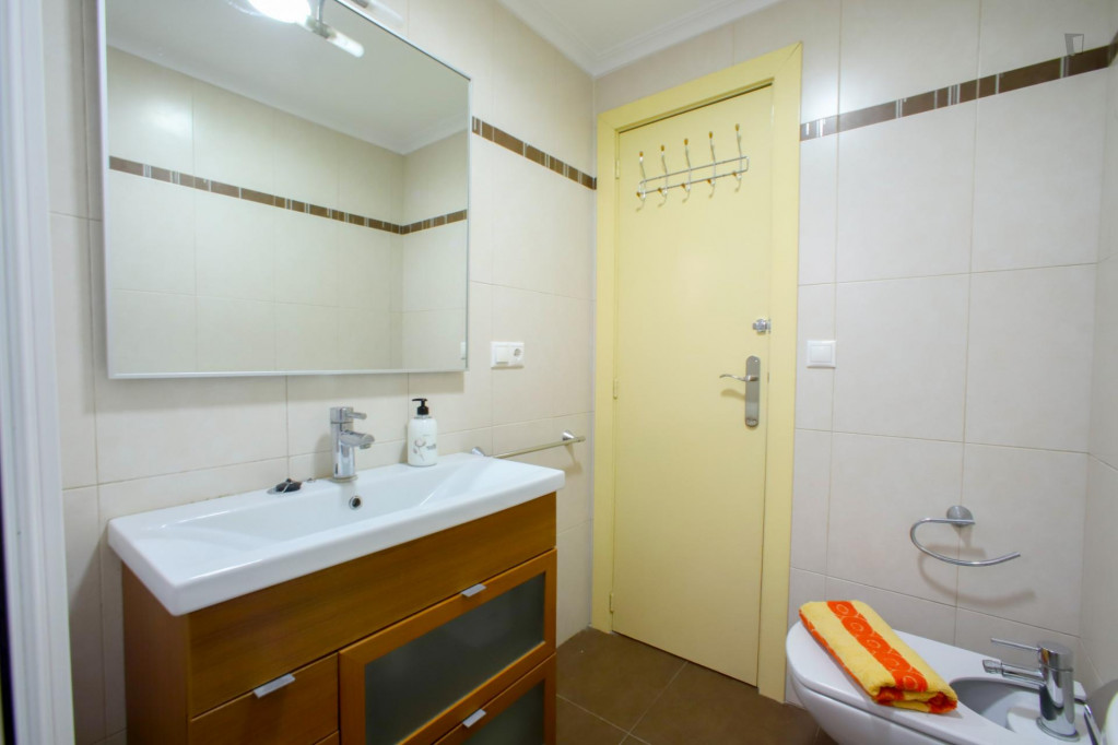 Nice double bedroom in a 4-bedroom apartment near València-Cabanyal train station