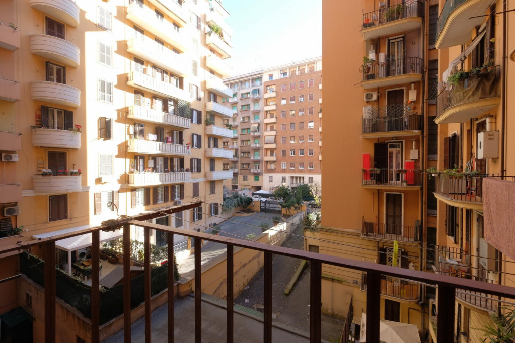 Elegant and neat studio in Quartiere IX Appio Latino