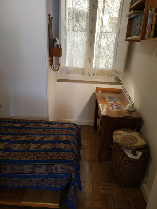 Single bedroom in 2-bedroom apartment