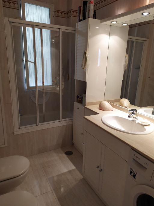 Single bedroom in 2-bedroom apartment