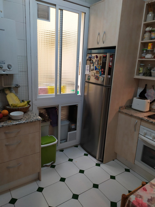 Single bedroom in 2-bedroom apartment
