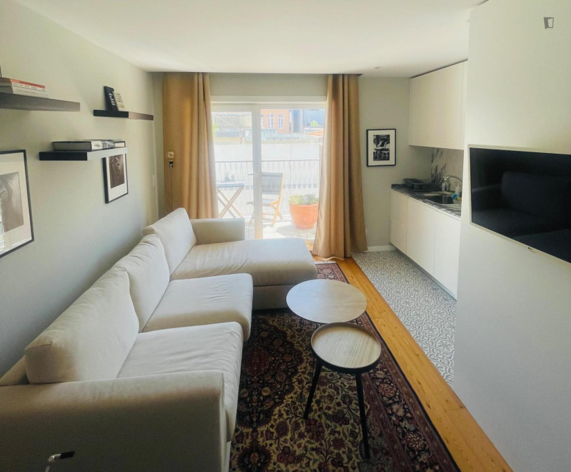 Alluring 1 Bedroom Apartment with a balcony close to Espinho Train Station - Espinho - chambre - ImmoJeune