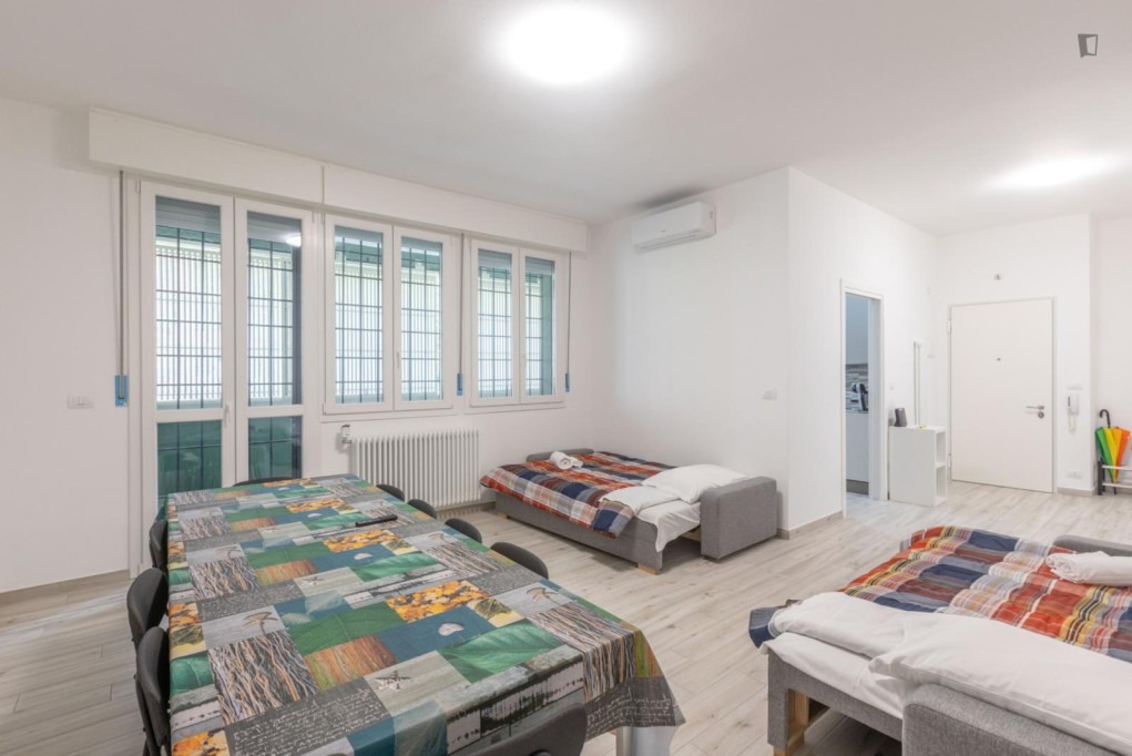 Welcoming 3-bedroom flat in Bolognina - Bologne - chambre - ImmoJeune