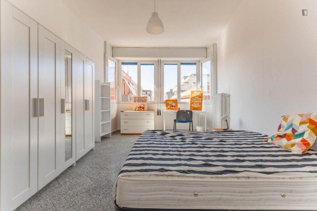 Large double bedroom near Politecnico di Bari  - Bari - chambre - ImmoJeune