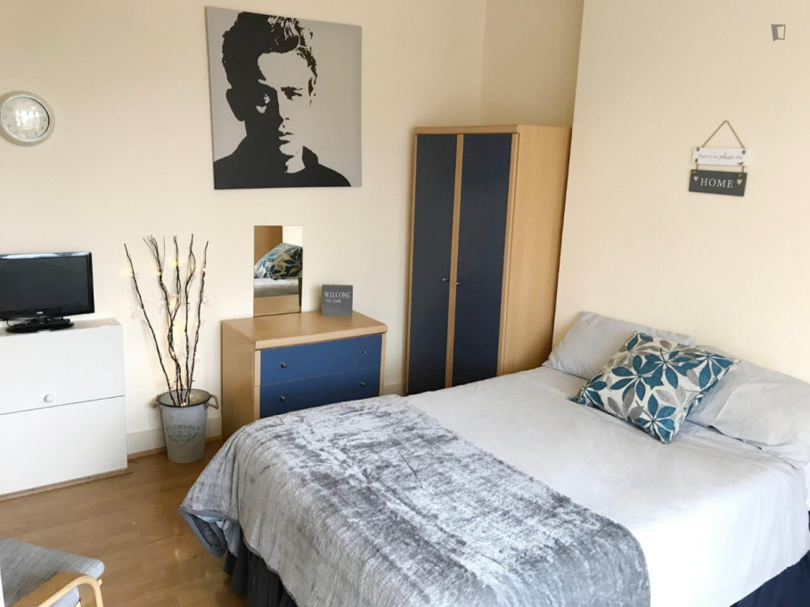 Cosy double bedroom near the Cricklewood train station - London - chambre - ImmoJeune